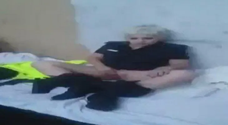 Se filtra video de una mujer policía que se masturba adentro de una comisaría