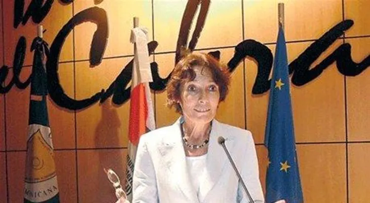 Embajadora UE visita al ministro de Administración Pública