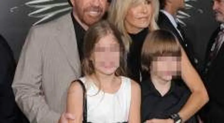 Chuck Norris demanda compañías farmacéuticas, por envenenar a su esposa 