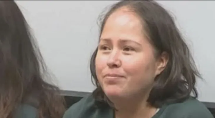 Asumiré mi propia defensa, dice sonriente mujer que asesinó su esposo y 4 hijos 