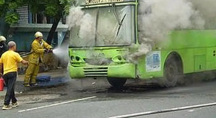 Pasajeros de un autobús de la OMSA pasan un gran susto