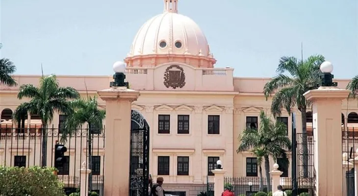 Senado aprueba Presupuesto 2014 contempla aumento salarial para médicos, agrónomos, policías y militares