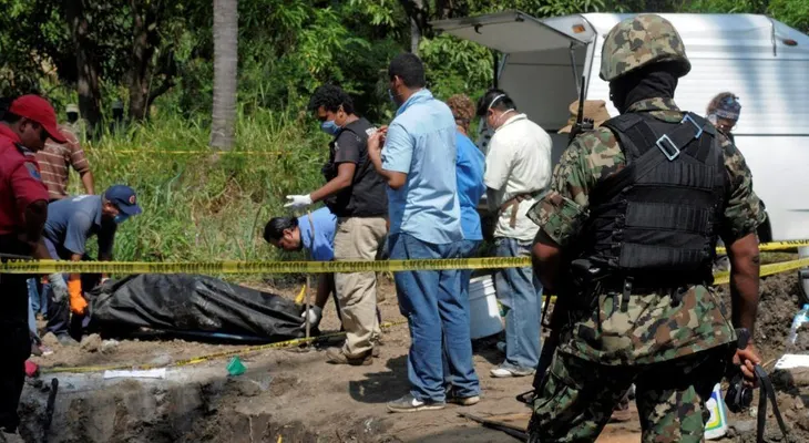 Encuentran restos de al menos 39 cuerpos en 20 fosas clandestinas en México