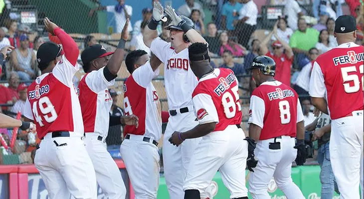 Aguilas siguen volando alto; Licey no pega una y los Gigantes vencen Toros