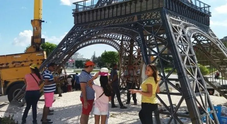 Francisco Peña: "La Torre Eiffel que quedará ahí, porque no se mete con nadie"
