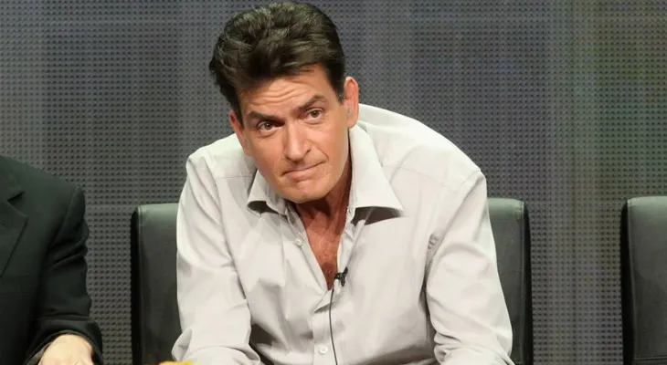 Charlie Sheen asegura que fue curado de sida 