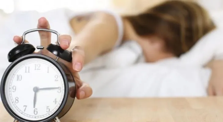 Dormir menos de 7 horas diarias aumenta el riesgo de ACV