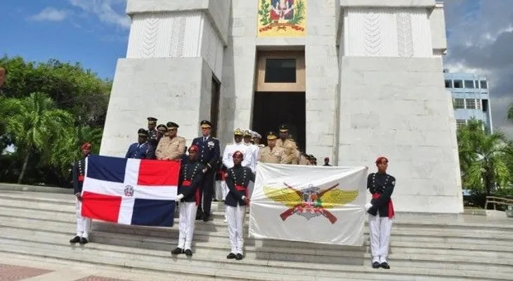 Ejército deposita ofrenda floral por 139 aniversario muerte de Duarte