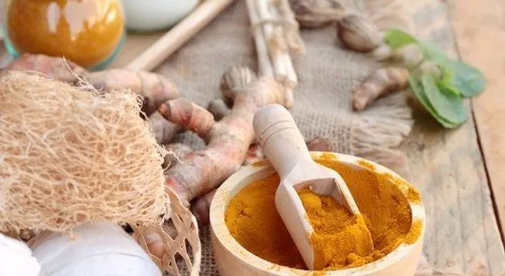 Un remedio sin desperdicio: cúrcuma con miel de abejas