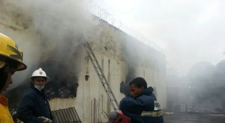 Se incendia supermercado chino en Los Alcarrizos