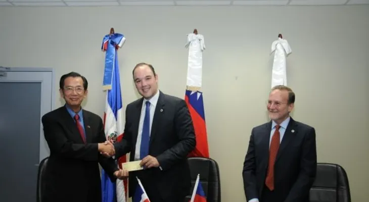 Industria y Comercio recibe fondos para promover Pymes