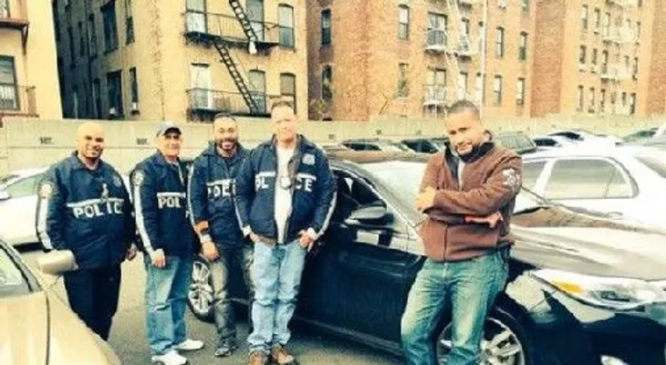 Policía Alto Manhattan recupera vehículo de taxista dominicano atracado