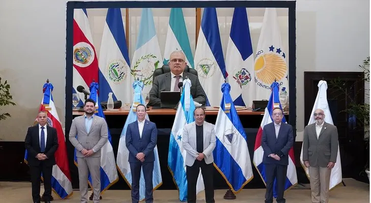 Valdez Albizu impulsará ciberseguridad en bancos centrales centroamericanos y destaca reducción de inflación en RD para 2023