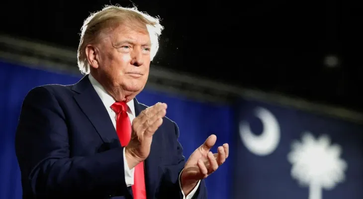 Trump insiste en que "jamás interferiría" con los canadienses francófonos y arremete contra Carney en plena escalada arancelaria