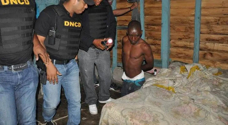 DNCD apresa 7 hombres y a la "Reina del Crack" con 600 porciones de drogas  