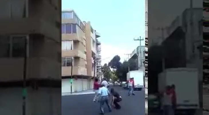 Desplome de un edificio durante el terremoto en México genera pánico