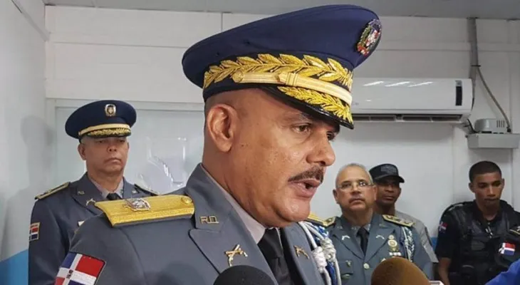 Madre dice que su hija no tiene ninguna relación con general Acosta Castellano