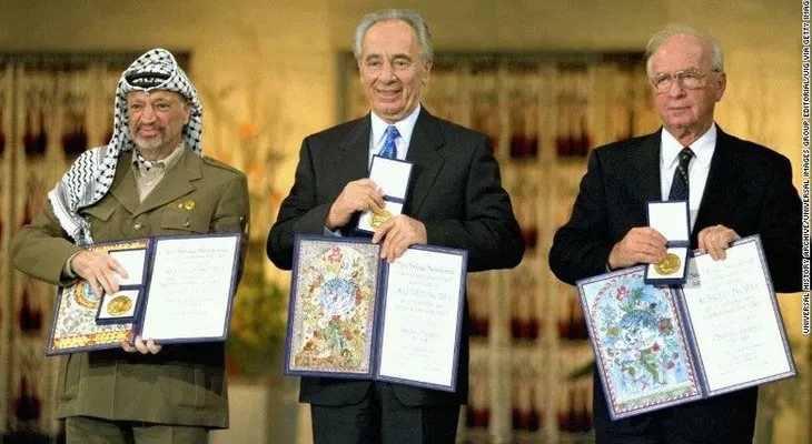 Juan Manuel Santos y otros ganadores controversiales del Premio Nobel de la Paz