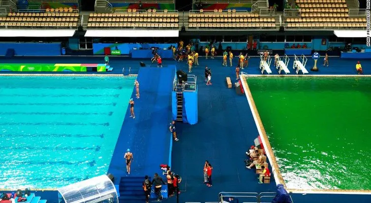 Las algas fueron las responsables de volver verde la piscina olímpica