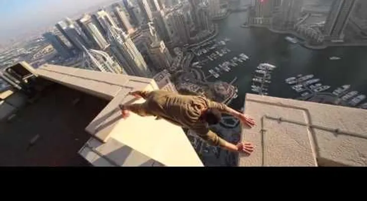 Un ruso da un salto mortal, pero nunca lo intente...(VIDEO)