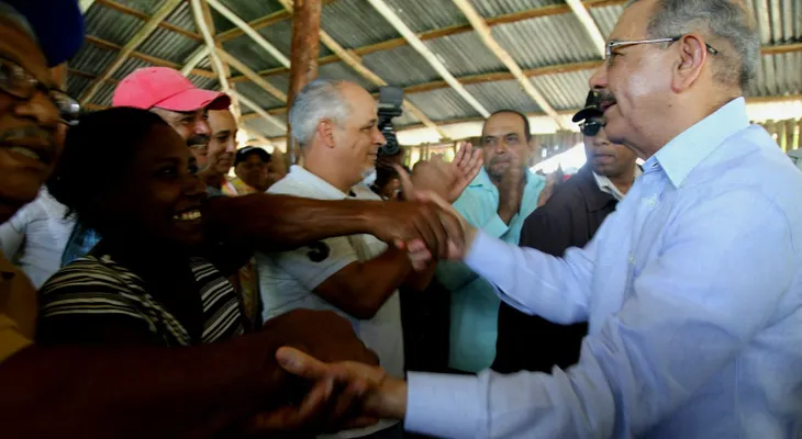 Danilo realiza visita sorpresa a ganaderos de Río San Juan; ofrece apoyo a cooperativa