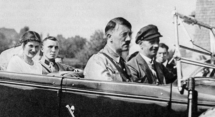 Aparece foto inédita de Hitler en la boda de su cuñado, al que fusiló