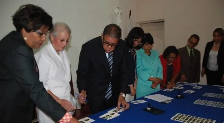 INPOSDOM pone en circulación sellos postales alusivos a lagartos verdes y mamíferos marinos
