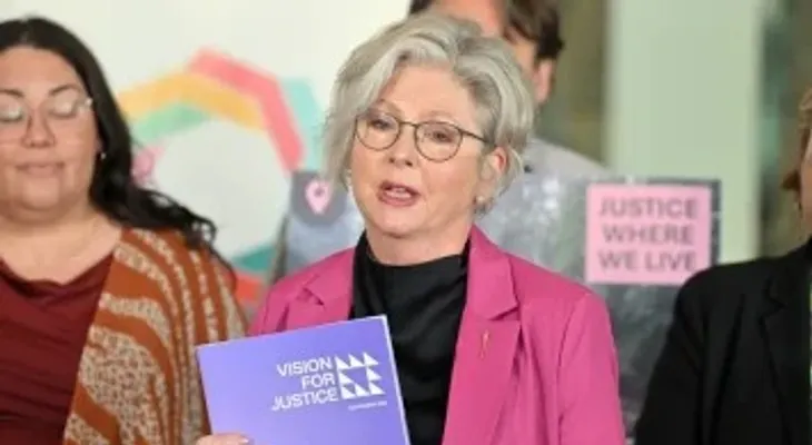 Diputada australiana Helen Haines pierde una pierna tras ser atropellada en Wangaratta