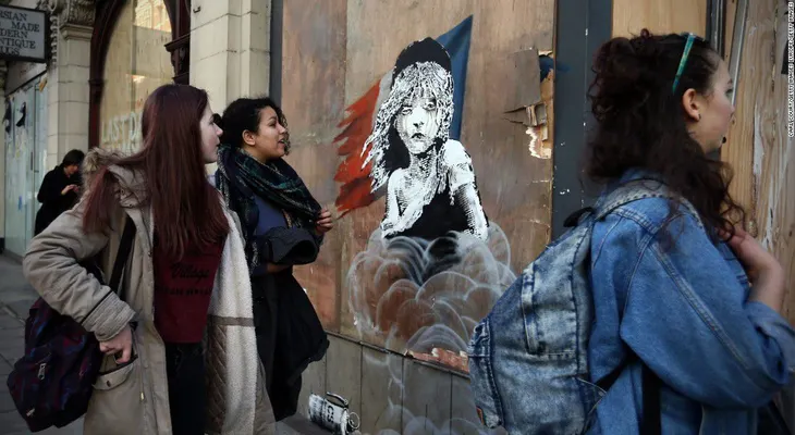 Primera obra interactiva de Banksy enfrenta a la policía francesa
