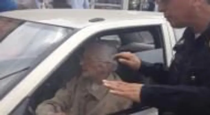 Abuelita rápida y furiosa se fuga para evitar multa