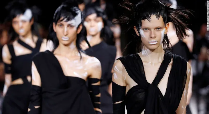Fetiches y feminismo en la Semana de la Moda en París