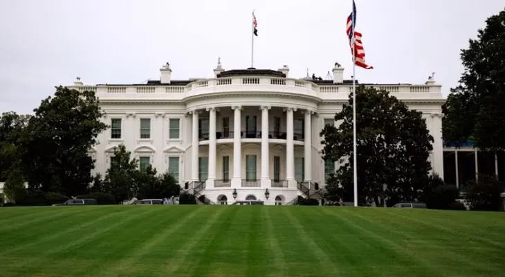 Dos obispos católicos lamentan haber rezado con Trump en el Despacho Oval