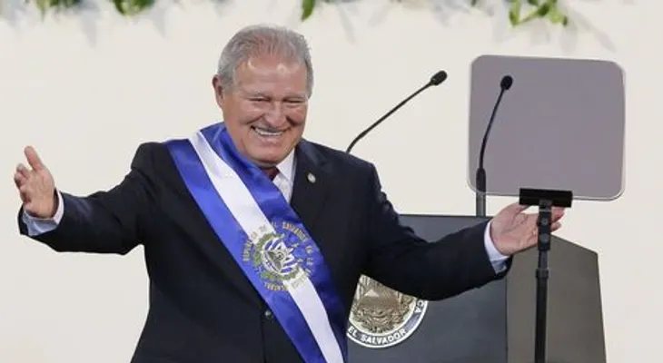 Excomandante guerrillero Sánchez Cerén asume la Presidencia de El Salvador