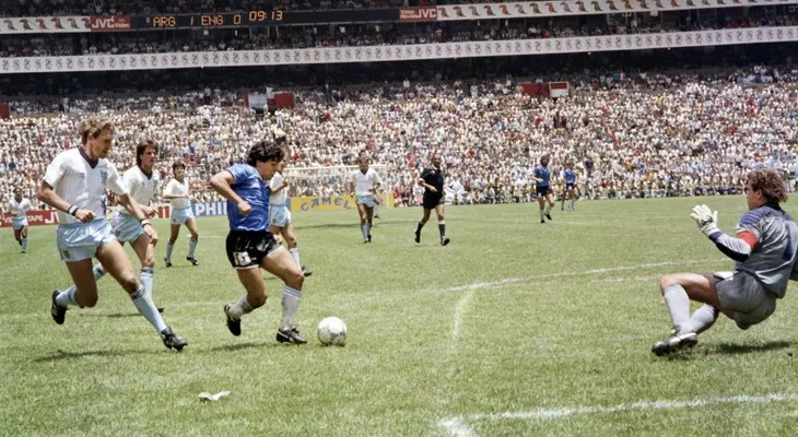 La FIFA recuerda el "Gol del siglo" de Maradona con un video comentado por grandes estrellas del fútbol