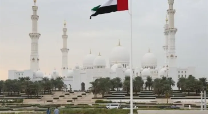 Emiratos Árabes Unidos suspende todo comercio con Irán tras presunto ataque