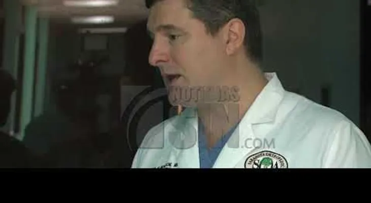 Explican forma correcta de sentarse y caminar para evitar dolor de espalda